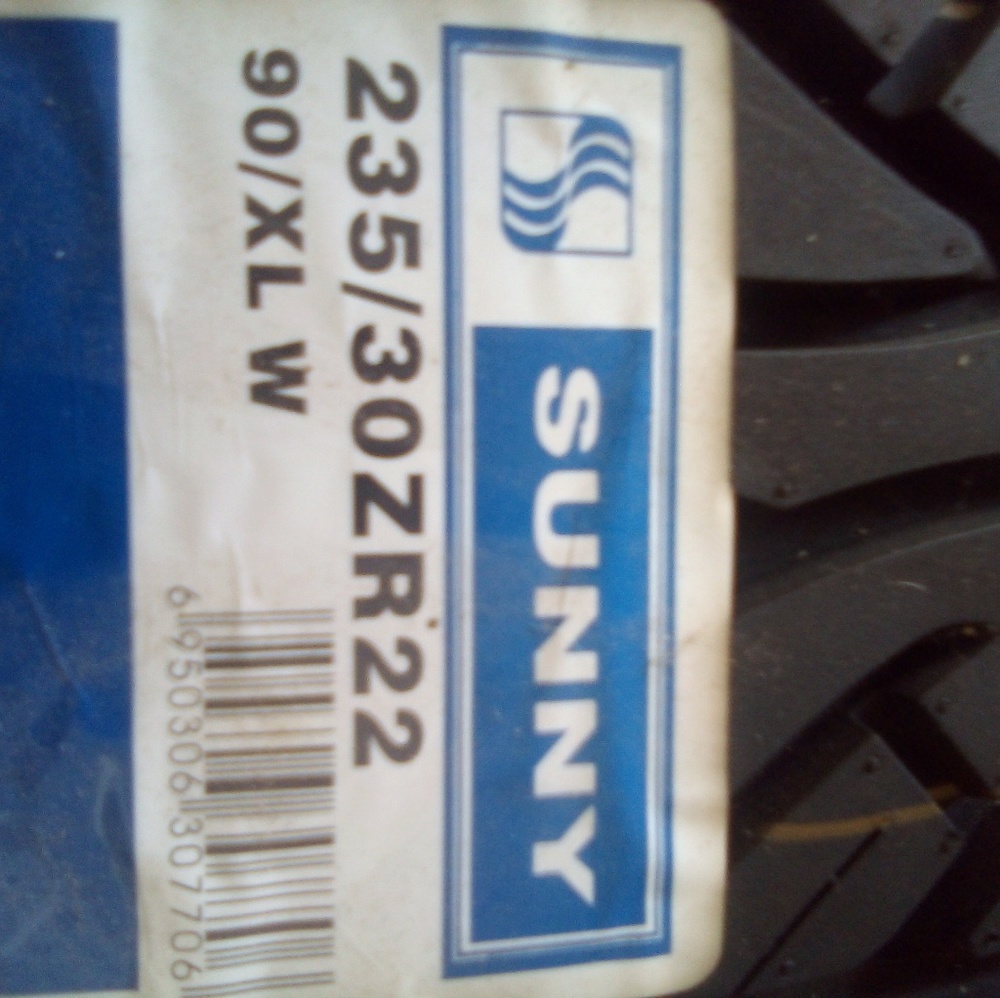 Sunny 235/30ZR22 tires. brand new